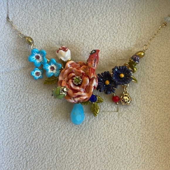 LES NEREIDES RED ROBIN 🐦 ROSE NECKLACE - Picture 1 of 1